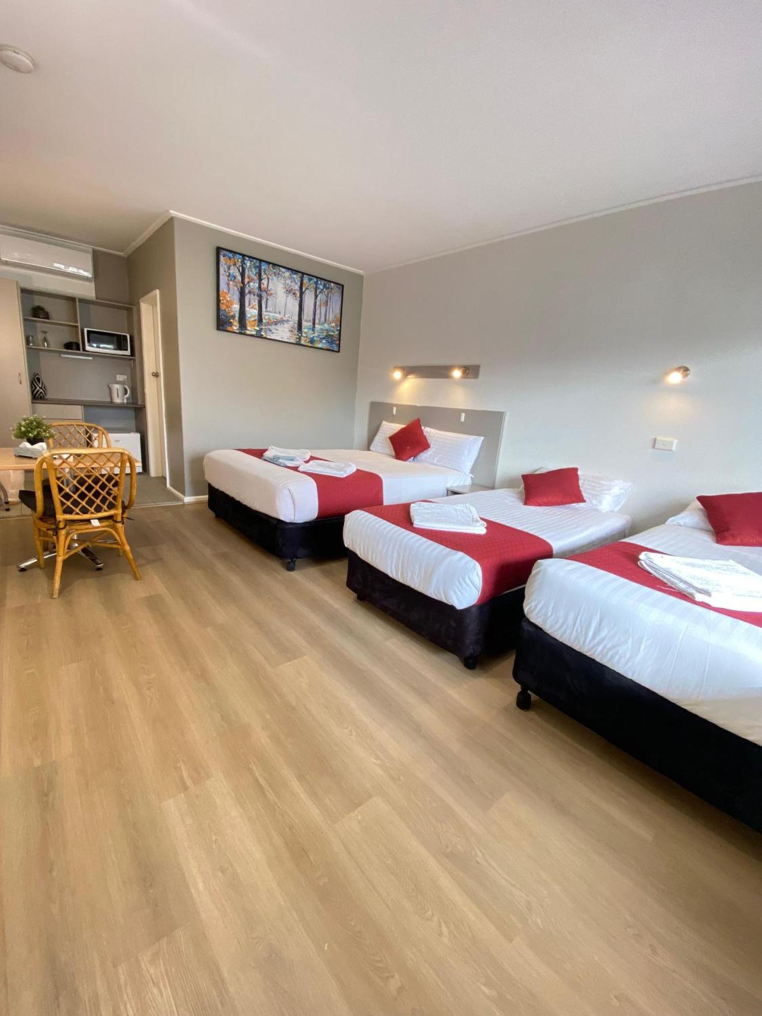 האיי Cobb Inlander Motel מראה חיצוני תמונה