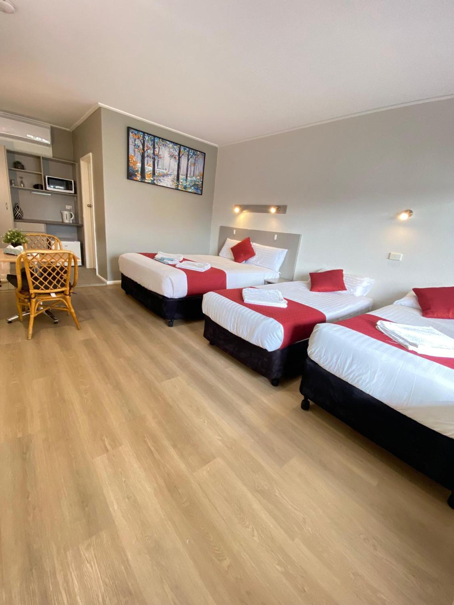 האיי Cobb Inlander Motel מראה חיצוני תמונה